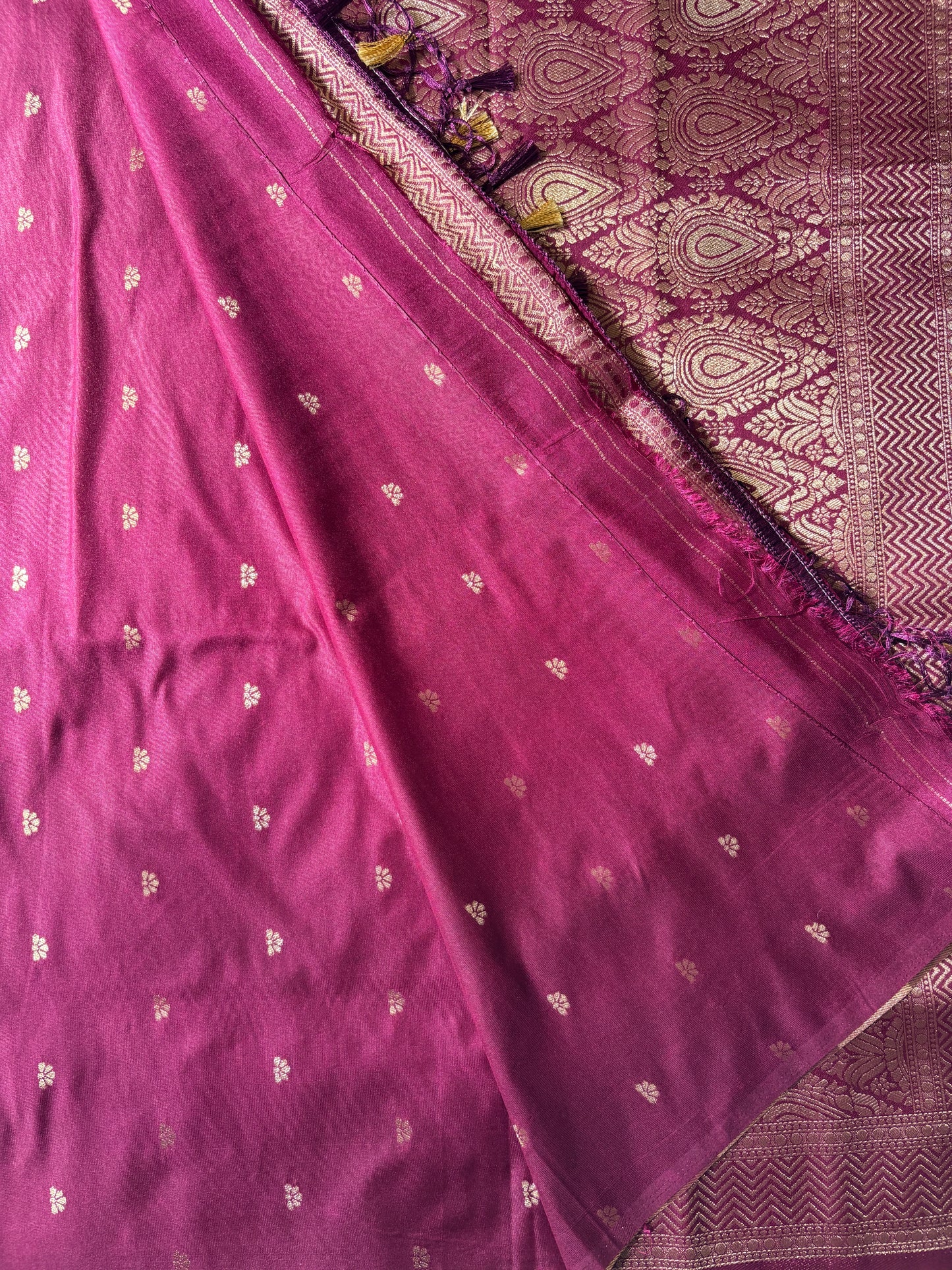 TANVI -(Maroon) Floral Raw Silk Saree